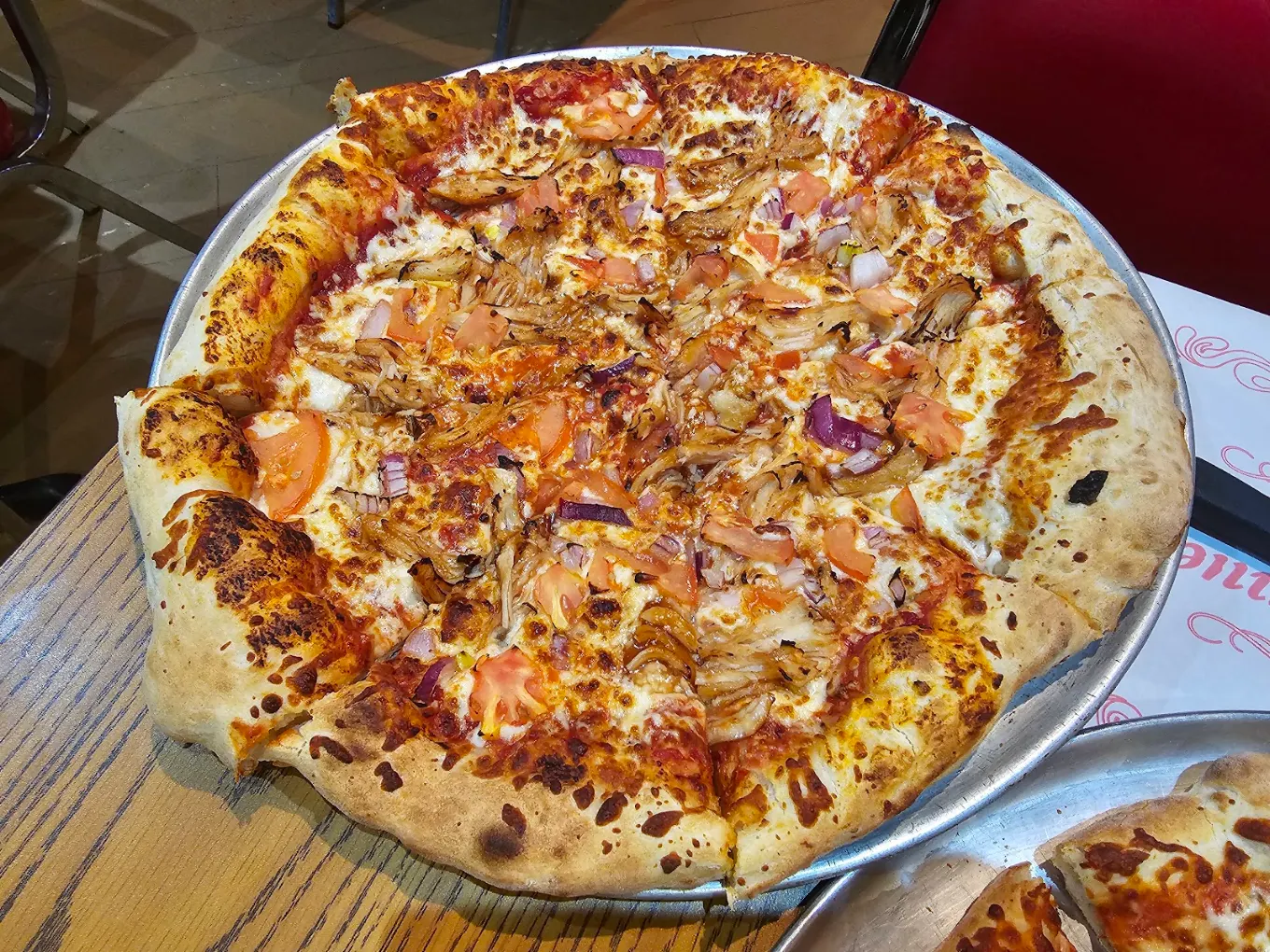 Pizza appétissante servie chez Marmiton Pizza 2 Pour 1