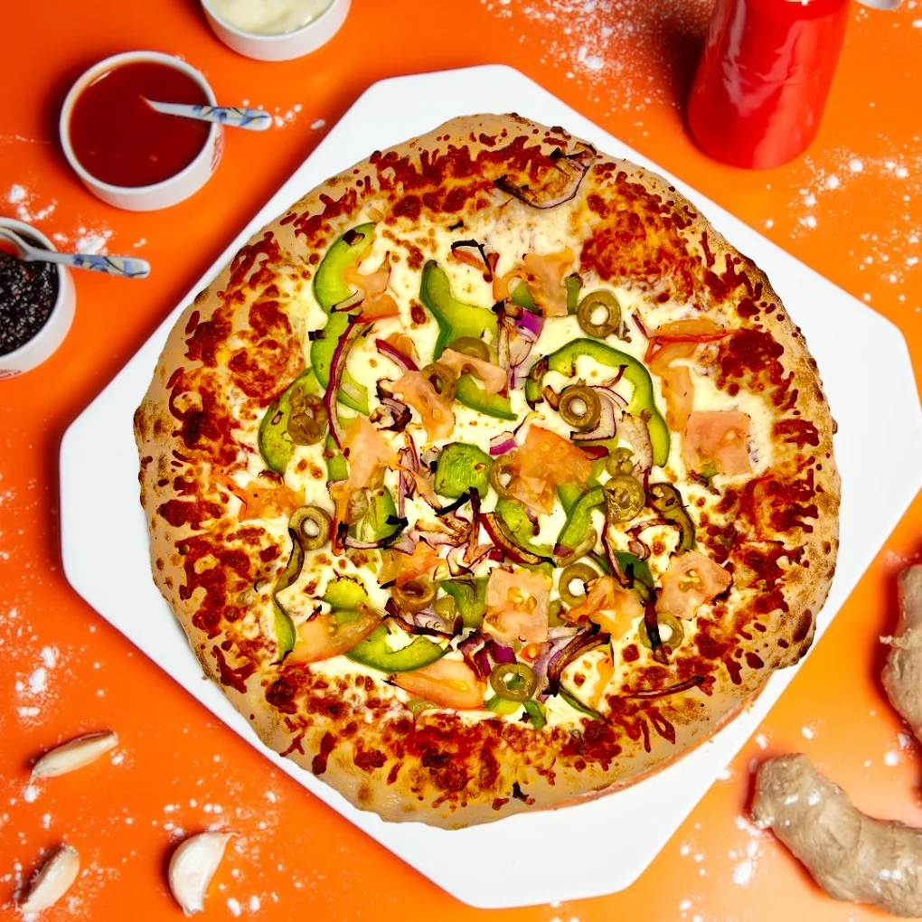 Présentation soignée de pizzas artisanales